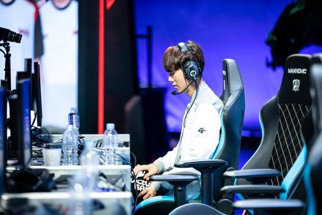 flusha 在与一捆干草相撞后奇迹般地逃过了严重伤害
