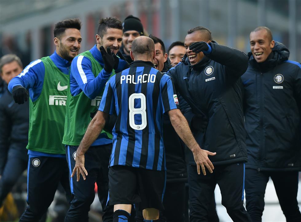 KPL最无敌英雄就是她，这英雄难道有手就能玩？