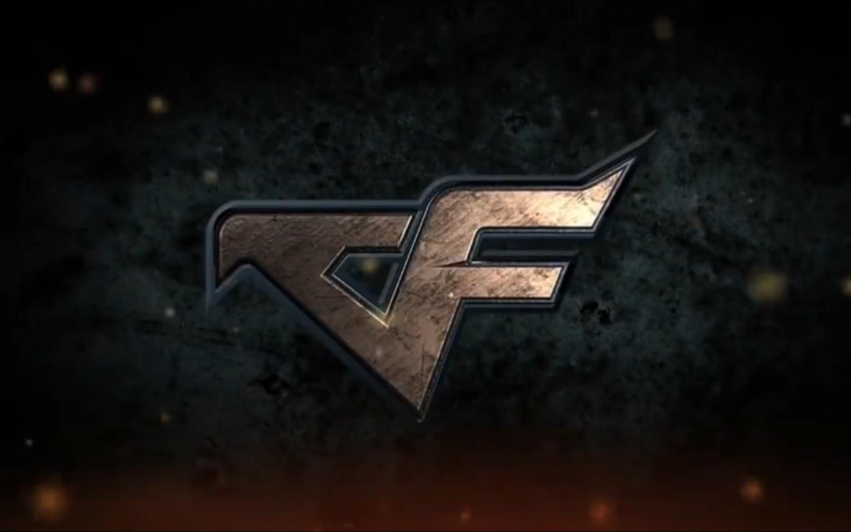 资讯两人往壕沟里一蹲，等着快递员来送货了