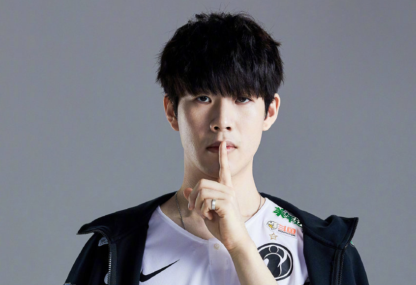 外媒发布了2022夏季赛第十二周的全球战队战力排行，GENG第一，JDG第二