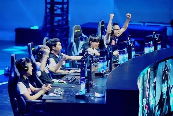 CSGO比分：EPL S12，FaZe颓势尽显1：2被Spirit翻盘