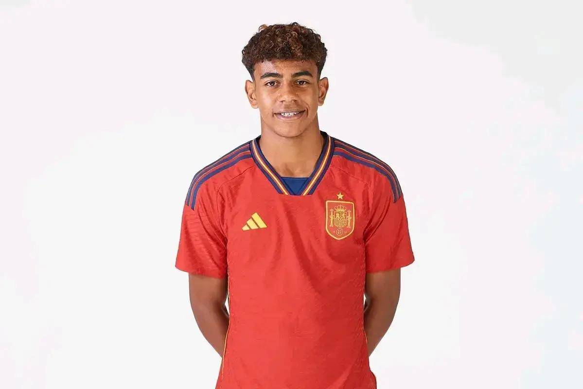 折磨自己和观众！ Anyone's Legend 几乎输掉了比赛， LGD Gaming 的龙团爆炸，被中路扫荡。